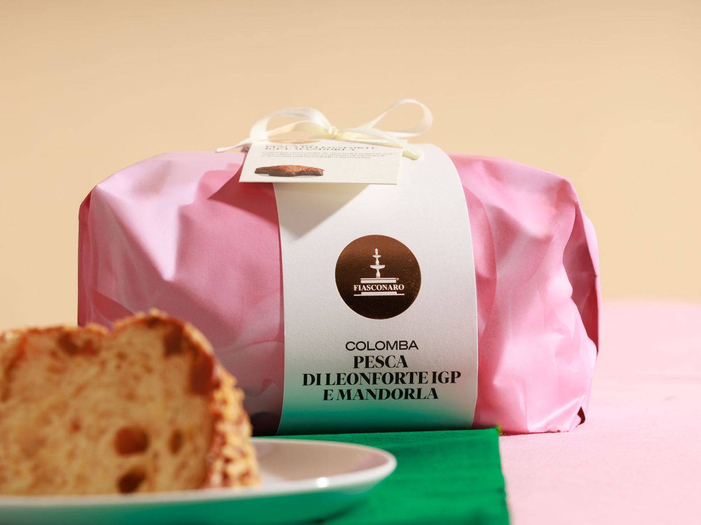 Colomba Artesanal Fiasconaro con MELOCOTÓN y ALMENDRAS 1 kg