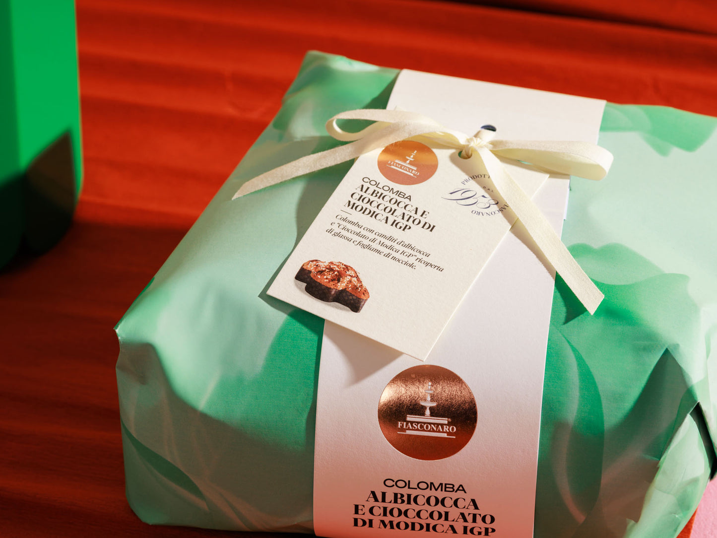 Colomba Artesanal Fiasconaro ALBARICOQUE Y CHOCOLATE NEGRO 1 kg